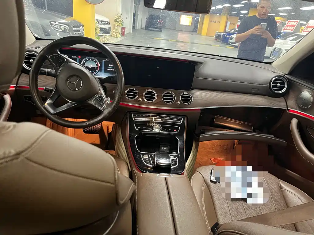Mercedes-Benz E-Class — миниатюра 7