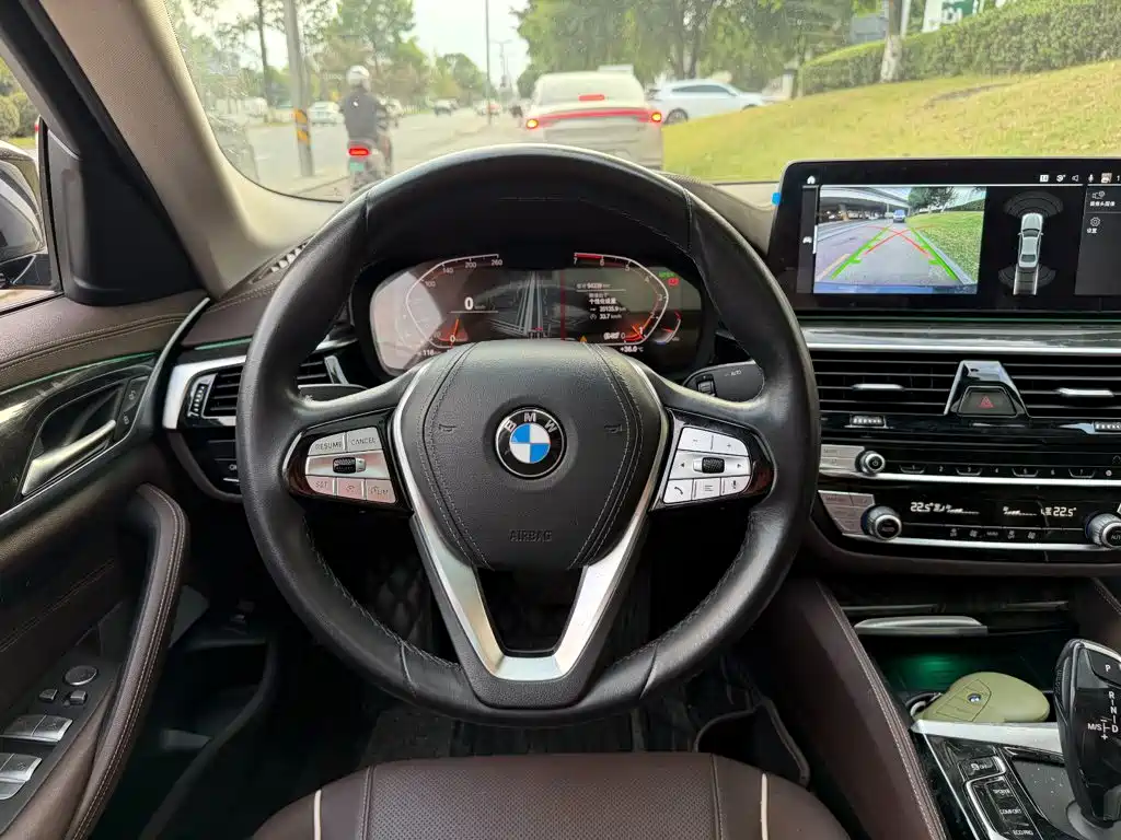 BMW 5 Series — миниатюра 14