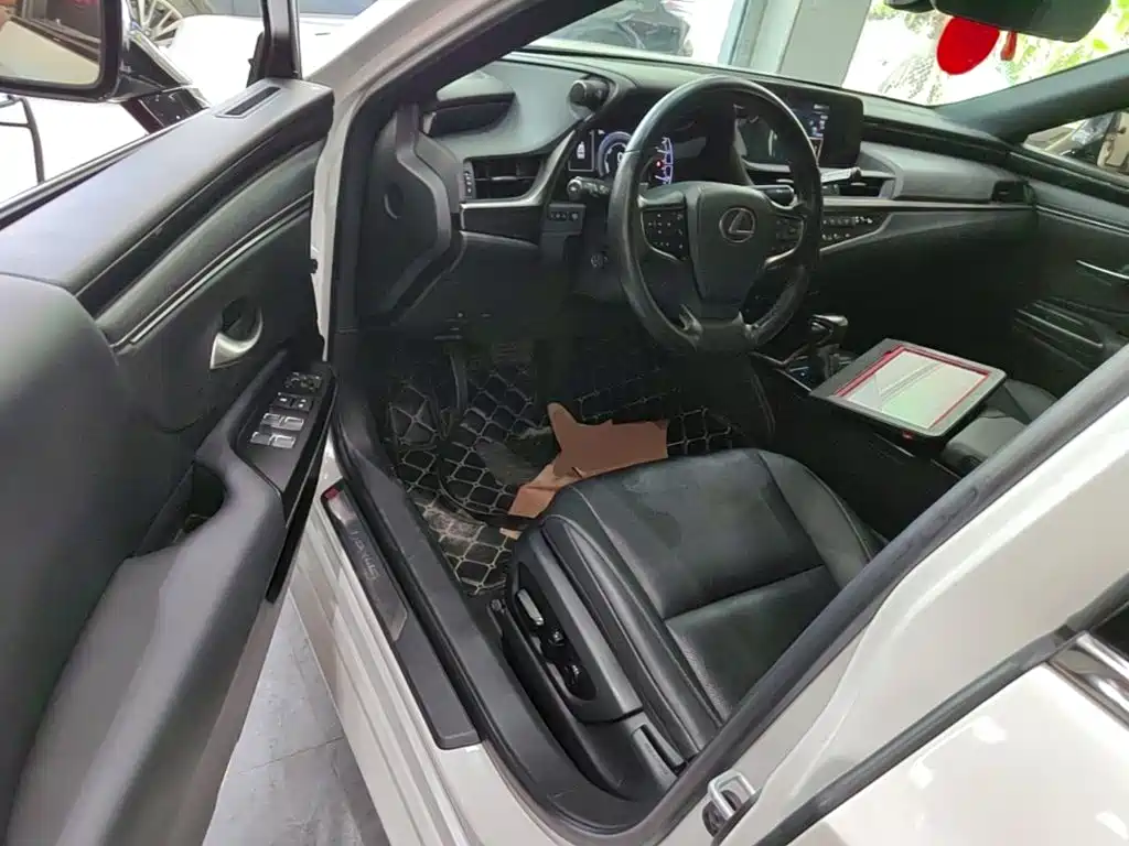 Lexus ES — миниатюра 16