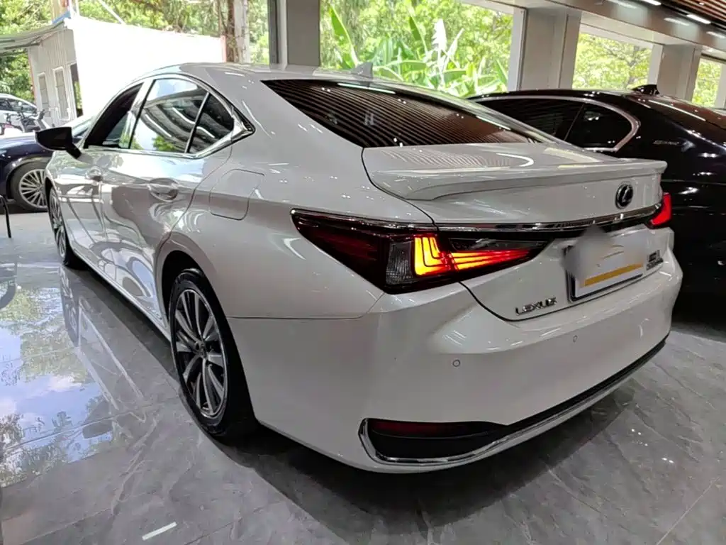 Lexus ES — миниатюра 5