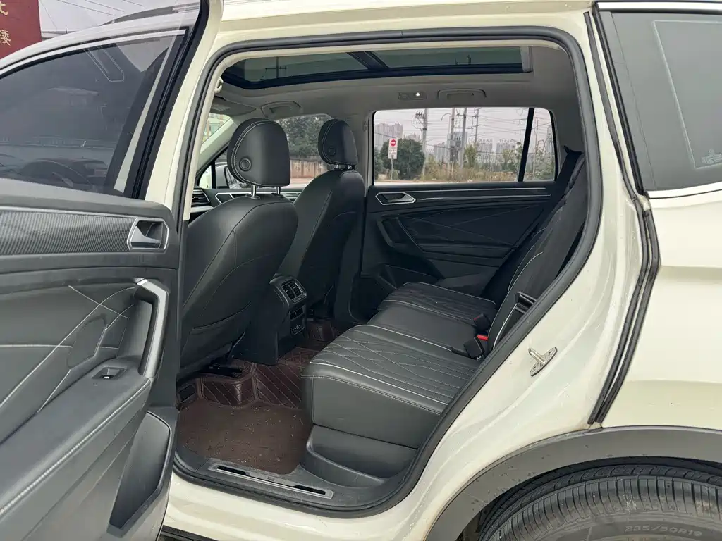 Volkswagen Tiguan L — миниатюра 6