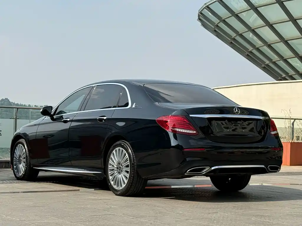 Mercedes-Benz E-Class — миниатюра 8