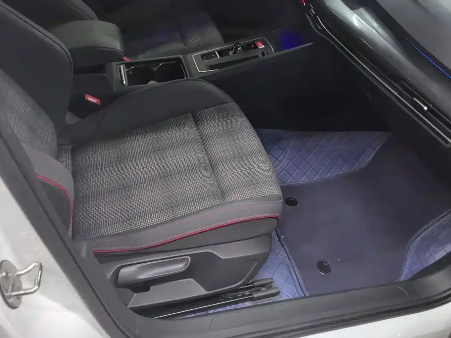 Volkswagen Golf GTI — миниатюра 8