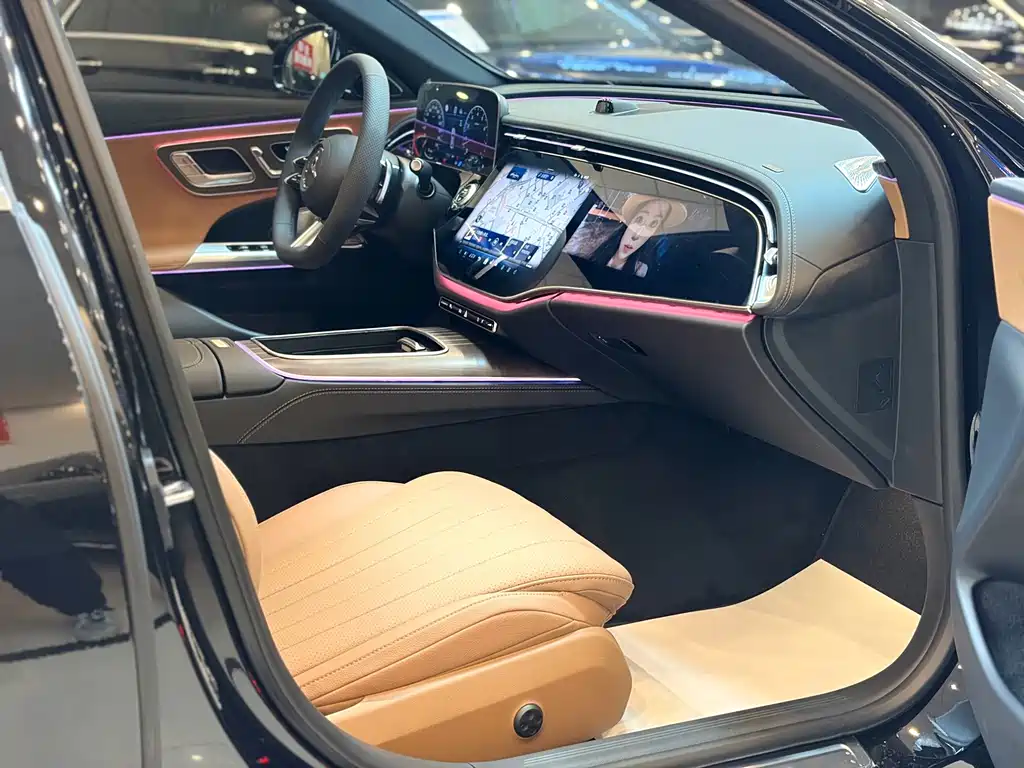 Mercedes-Benz E-Class — миниатюра 11