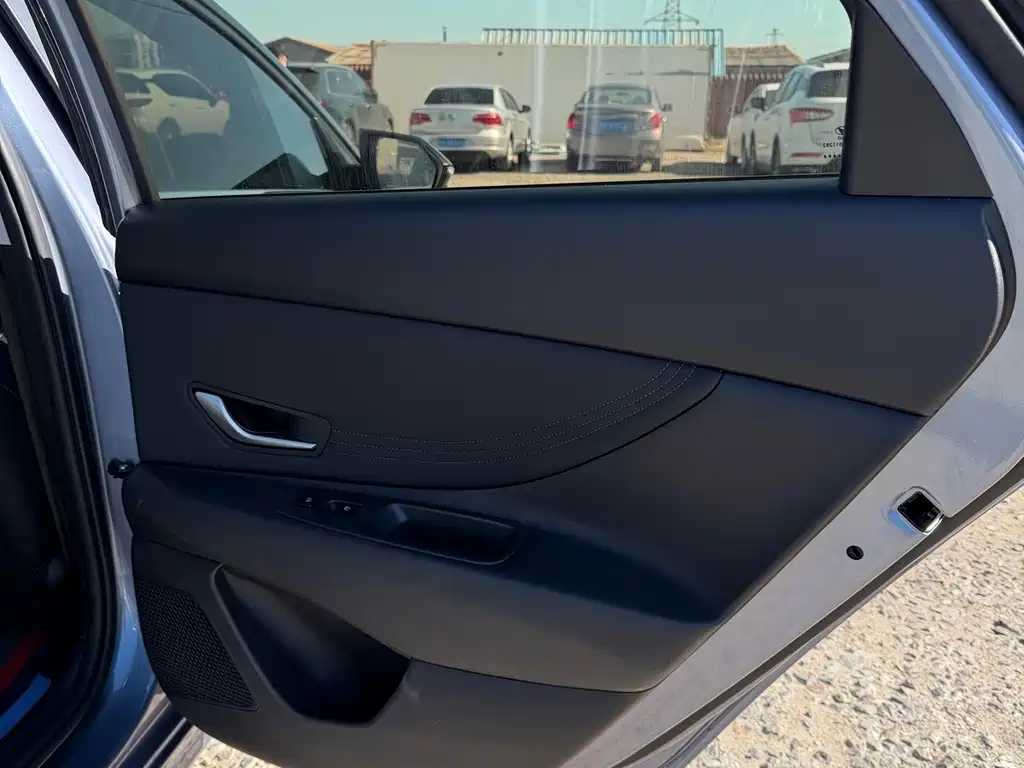 Hyundai Elantra — миниатюра 20