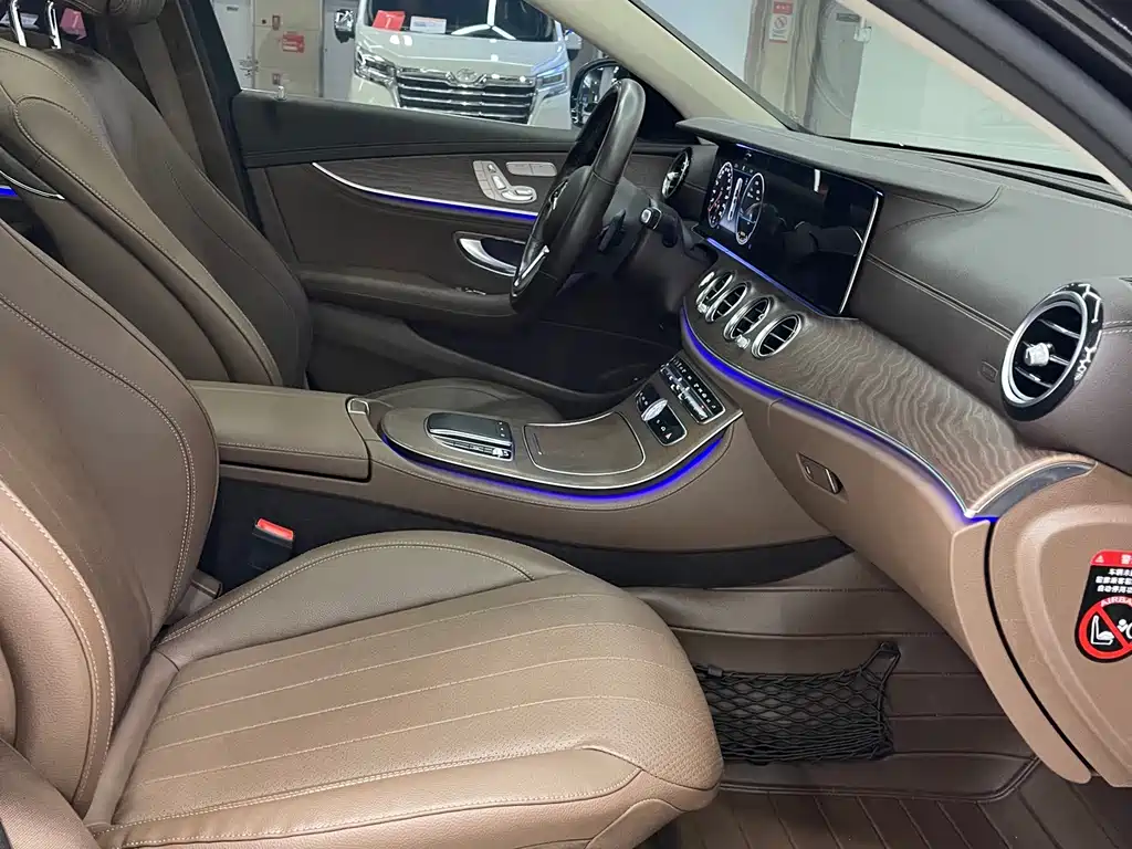 Mercedes-Benz E-Class — миниатюра 9