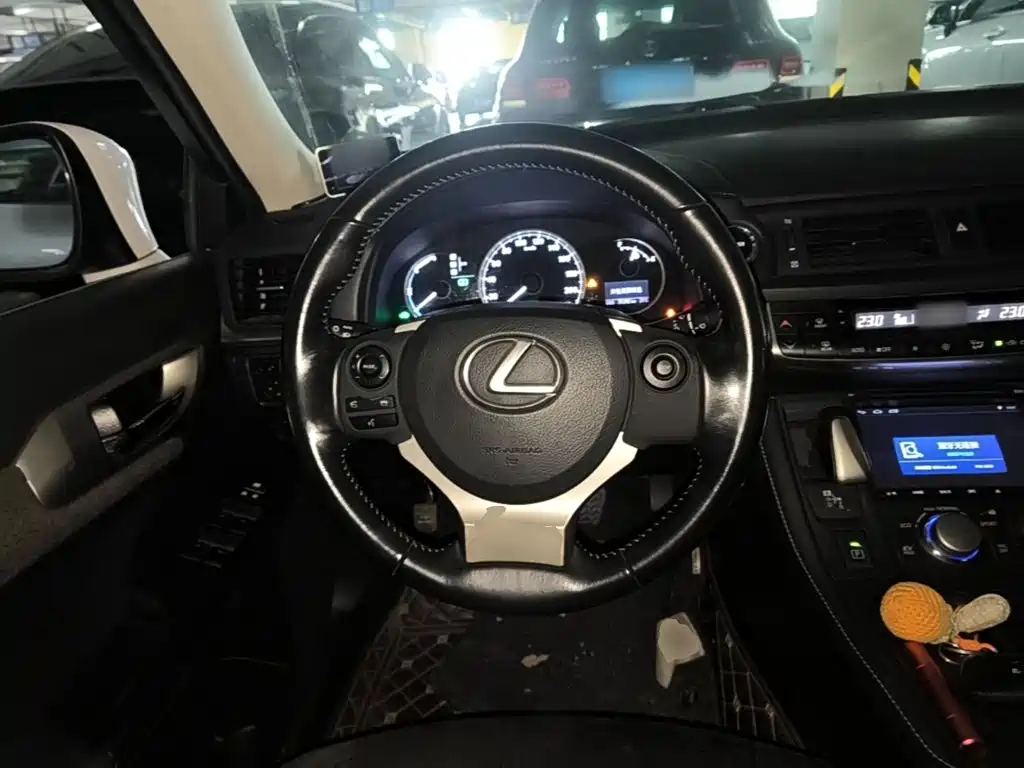 Lexus CT — миниатюра 11