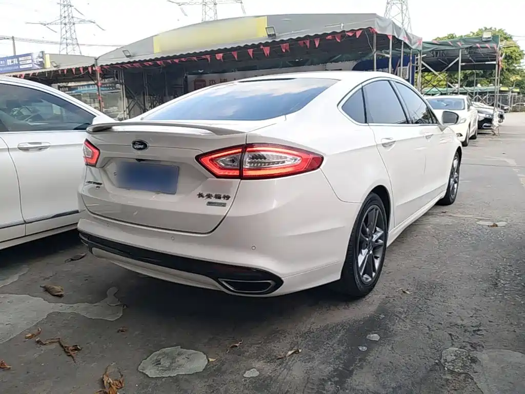 Ford Mondeo — миниатюра 7