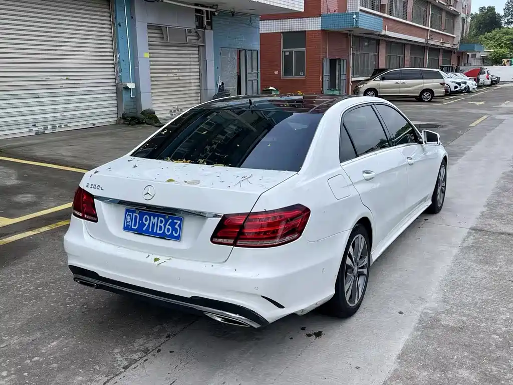 Mercedes-Benz E-Class — миниатюра 2
