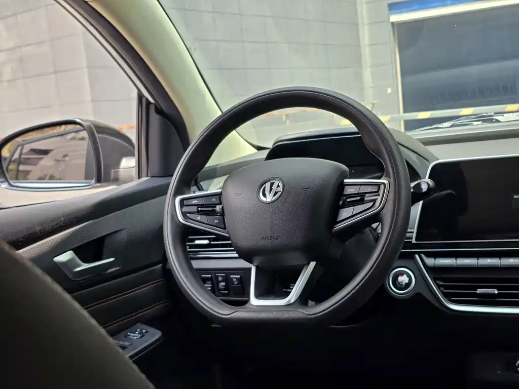 Dongfeng EV YOUNG Guang Xiaoxin — миниатюра 8