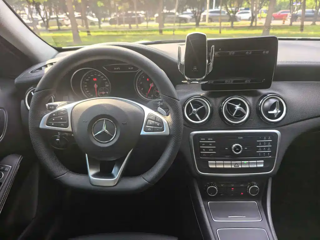 Mercedes-Benz GLA — миниатюра 8