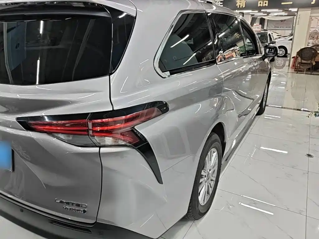 Toyota Sienna — миниатюра 7