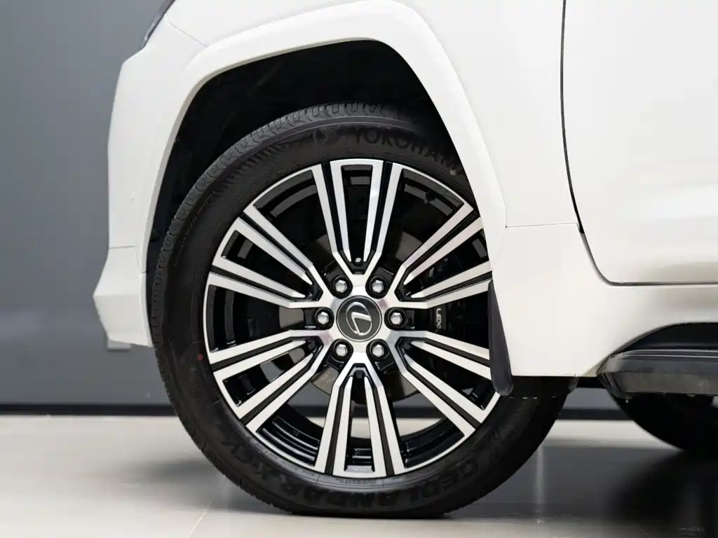Lexus LX — миниатюра 6