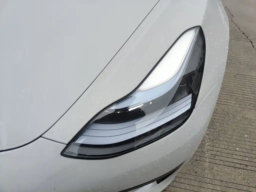 Tesla Model 3 — миниатюра 24