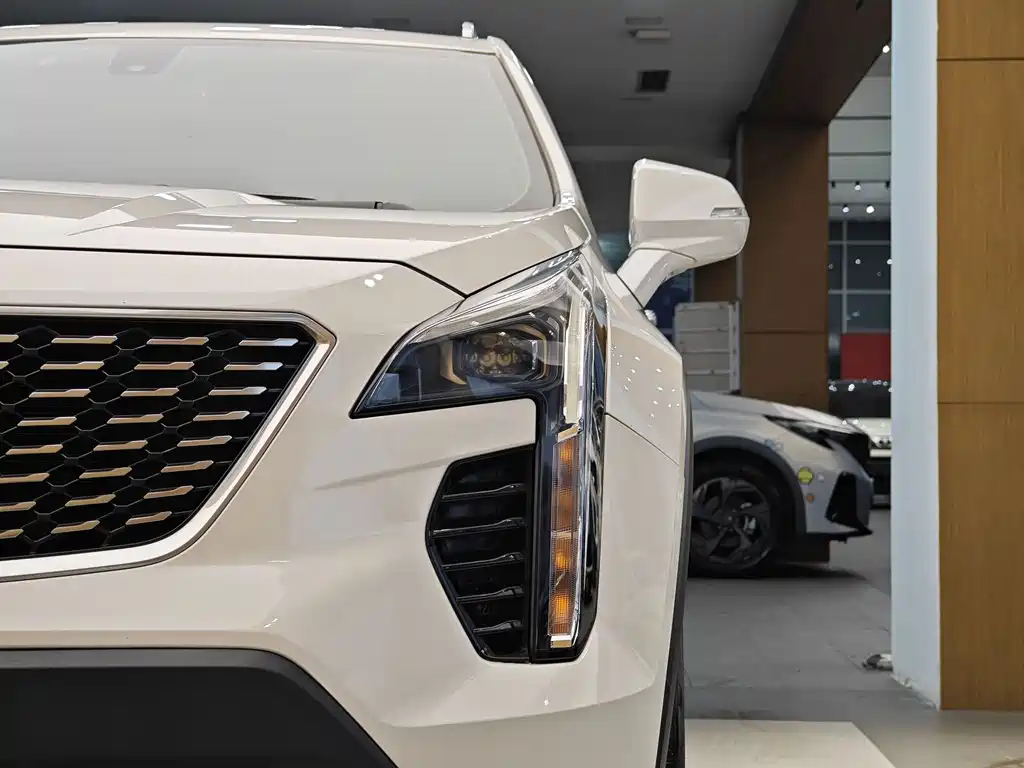 Cadillac XT4 2020 28T