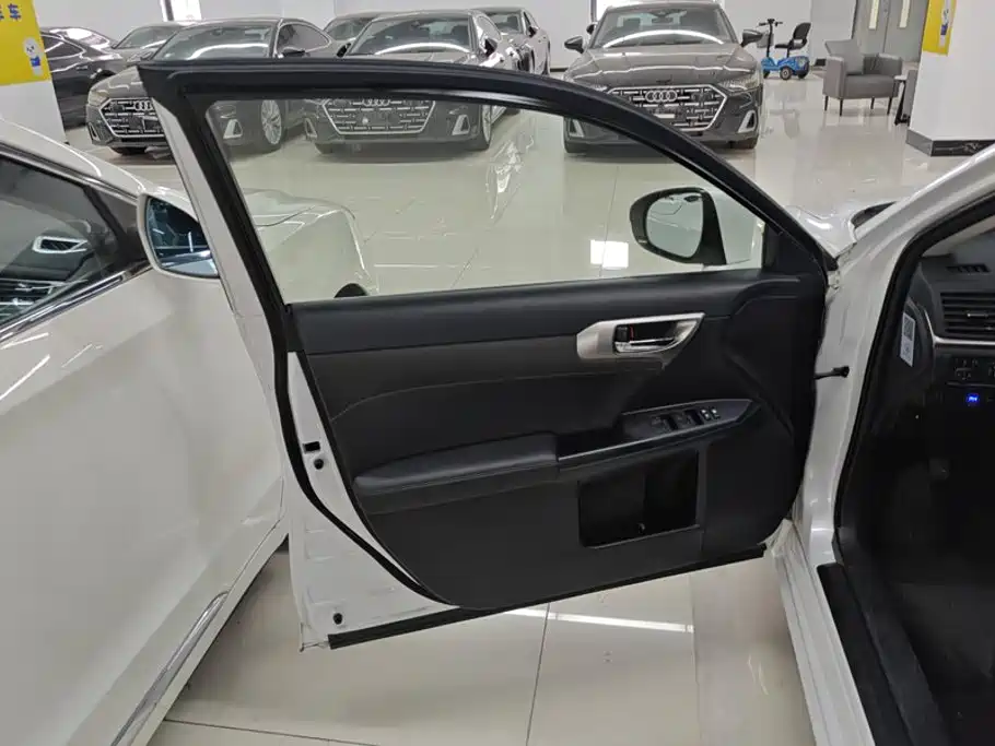 Lexus CT — миниатюра 7