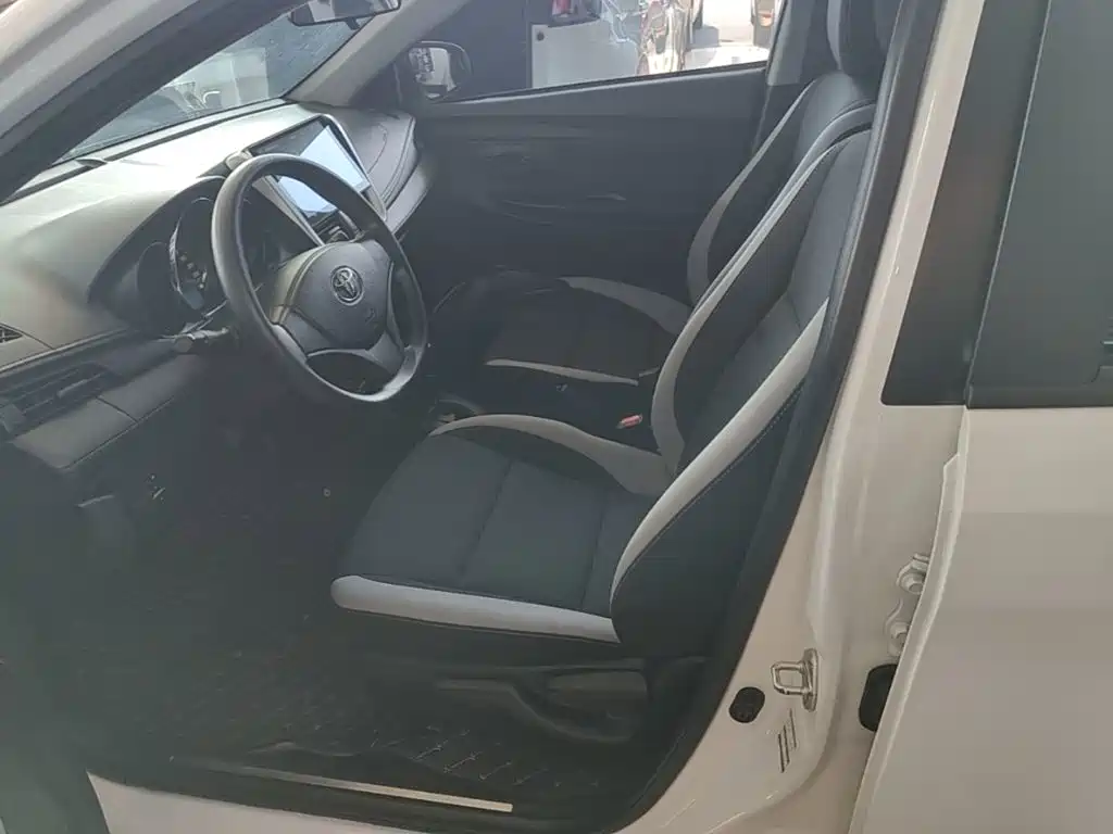 Toyota Yaris L — миниатюра 15