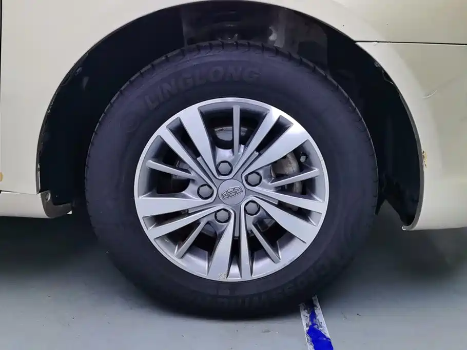 Geely Emgrand — миниатюра 6