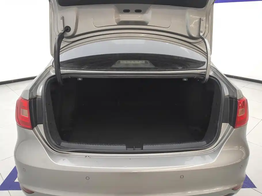 Volkswagen Sagitar — миниатюра 4