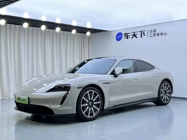 PORSCHE TAYCAN 2021