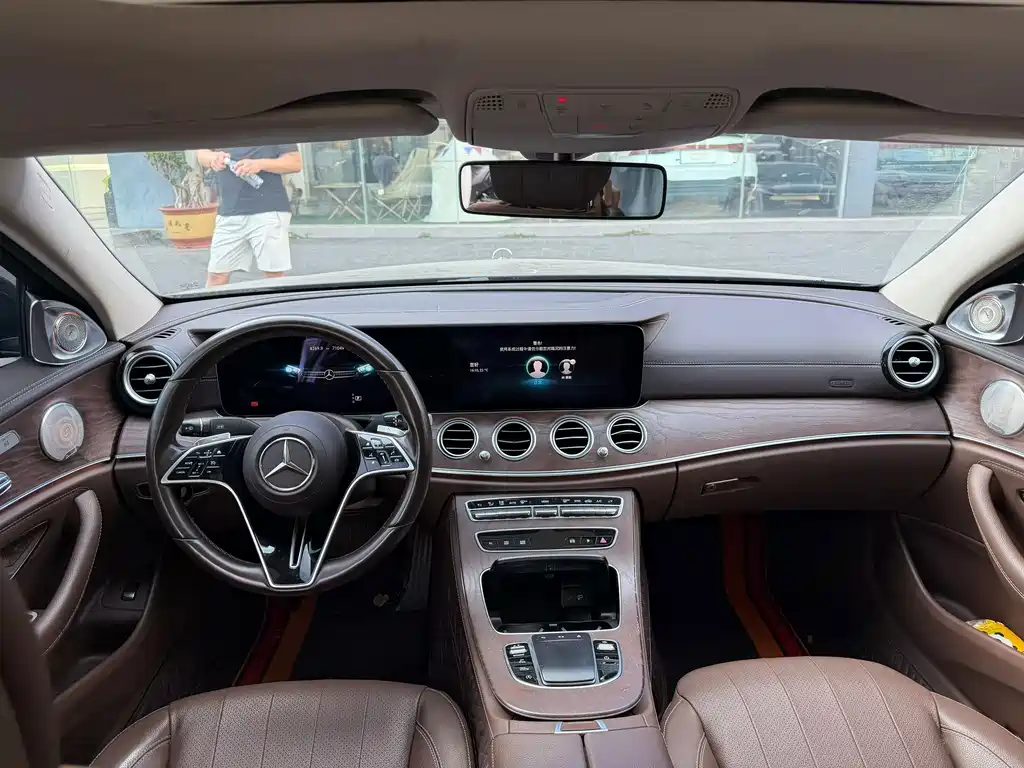 Mercedes-Benz E-Class — миниатюра 5