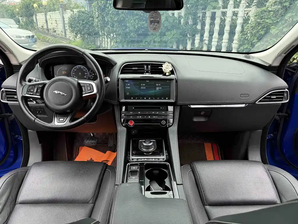 Jaguar F-PACE — миниатюра 8