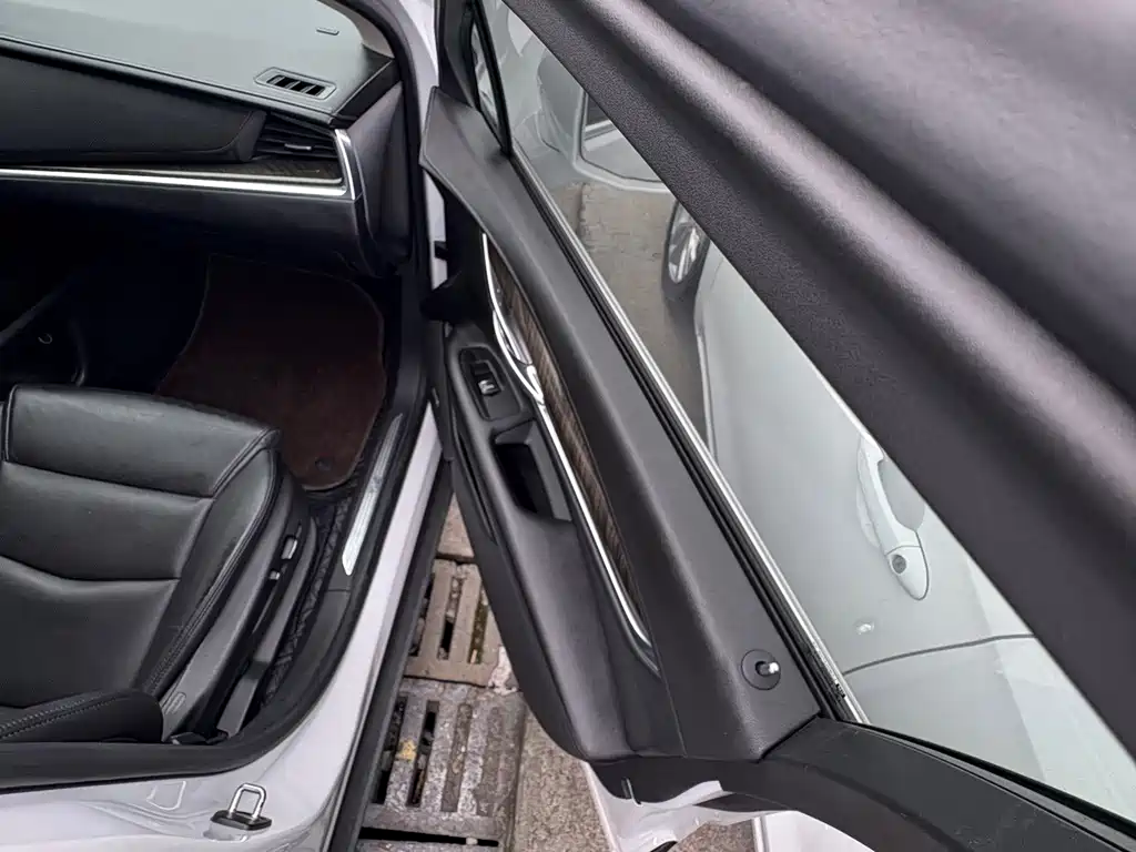 Cadillac XT5 — миниатюра 6