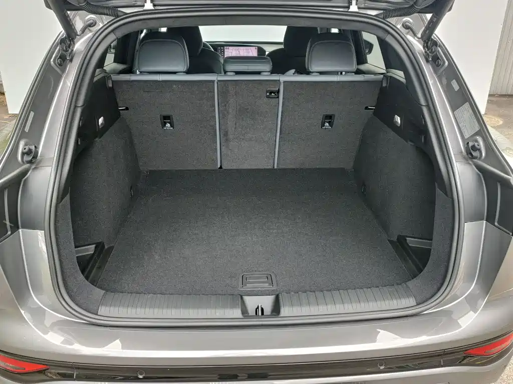 Audi Q6L e-tron