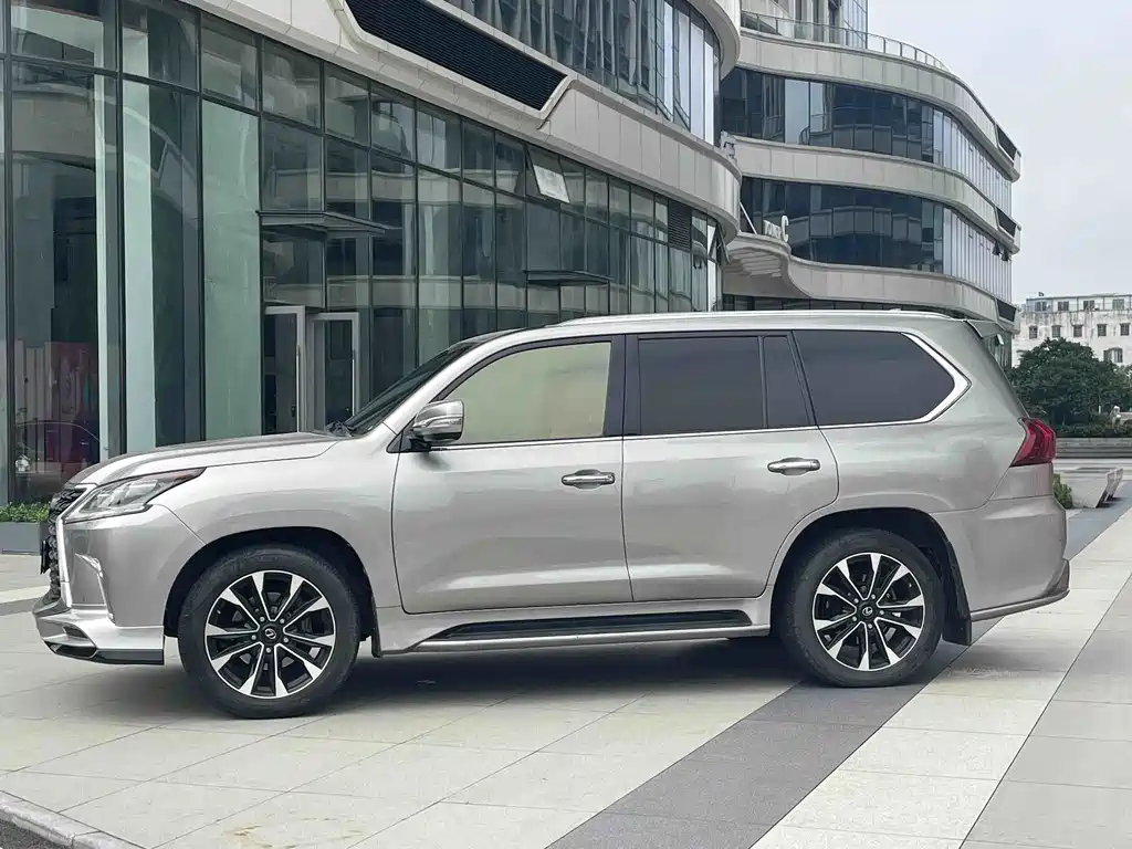 Lexus LX — миниатюра 7