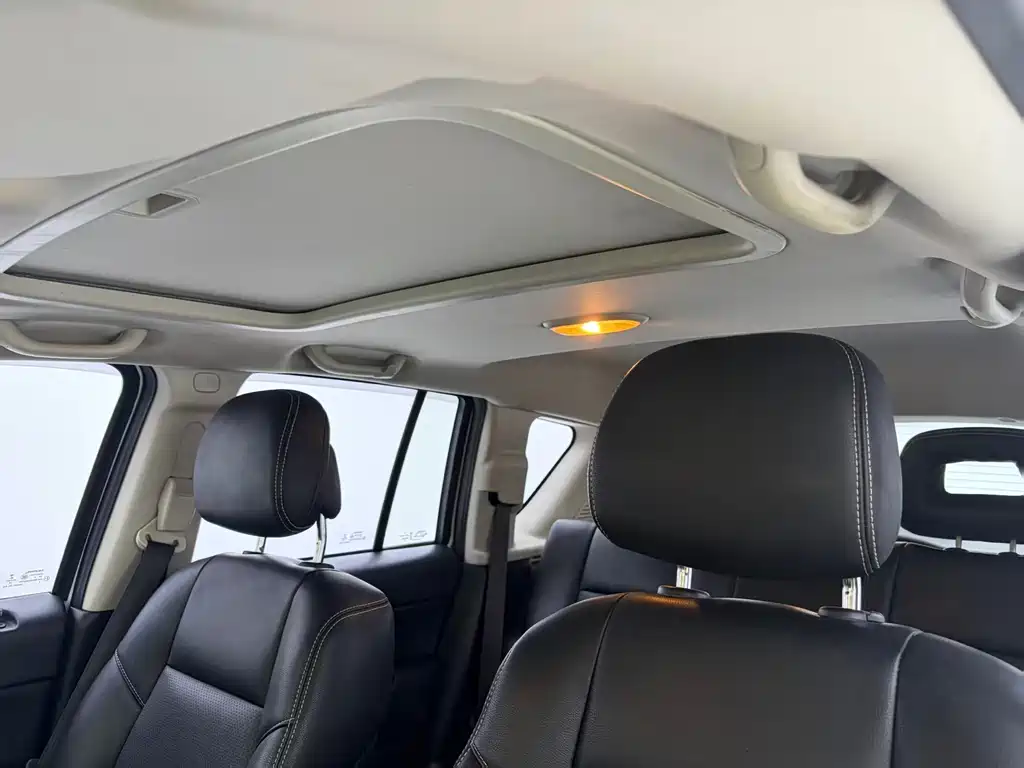 Jeep Compass (Import) — миниатюра 10
