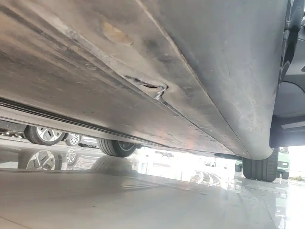 Tesla Model Y — миниатюра 21