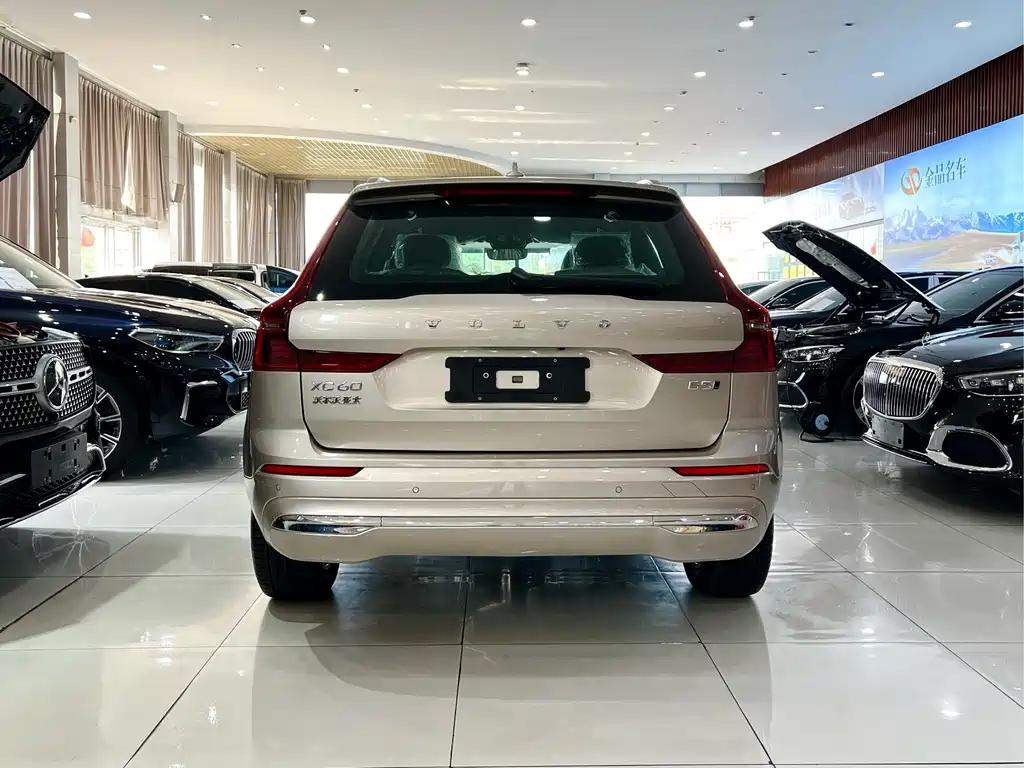 Volvo XC60 2026 B5 Luxury