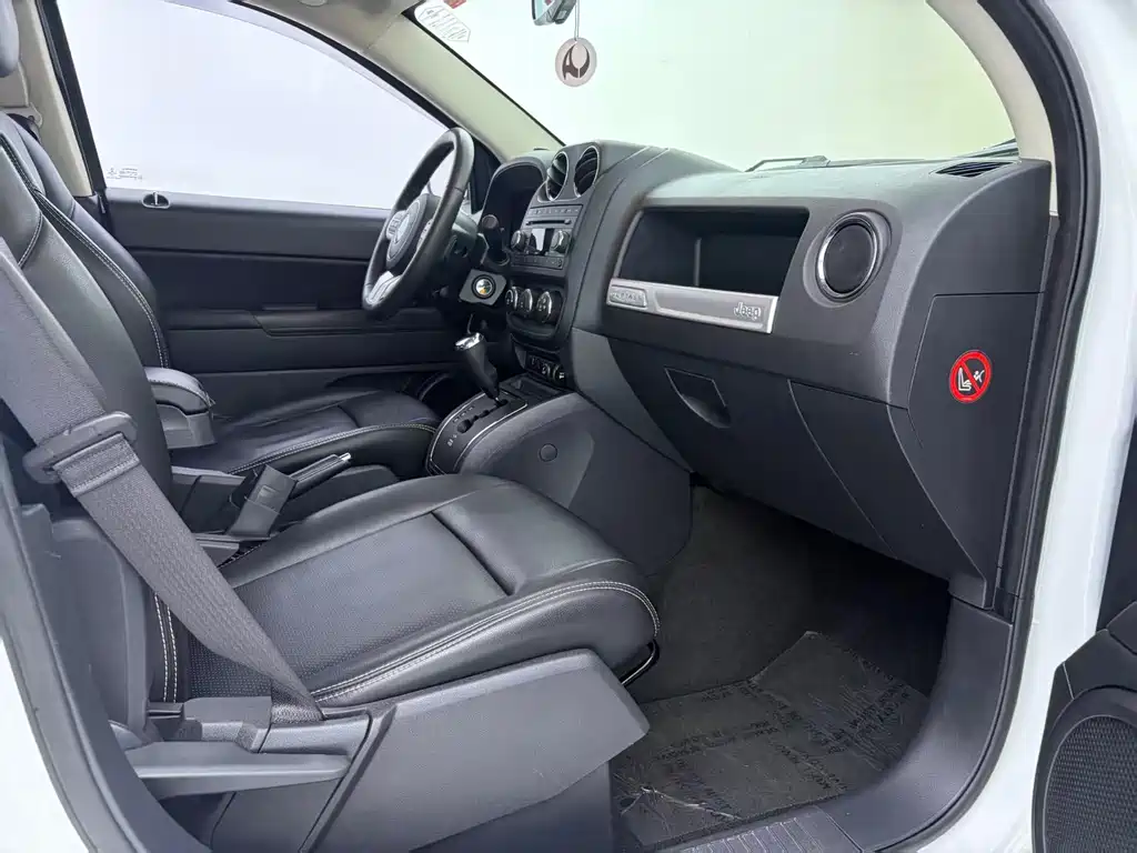 Jeep Compass (Import) — миниатюра 19