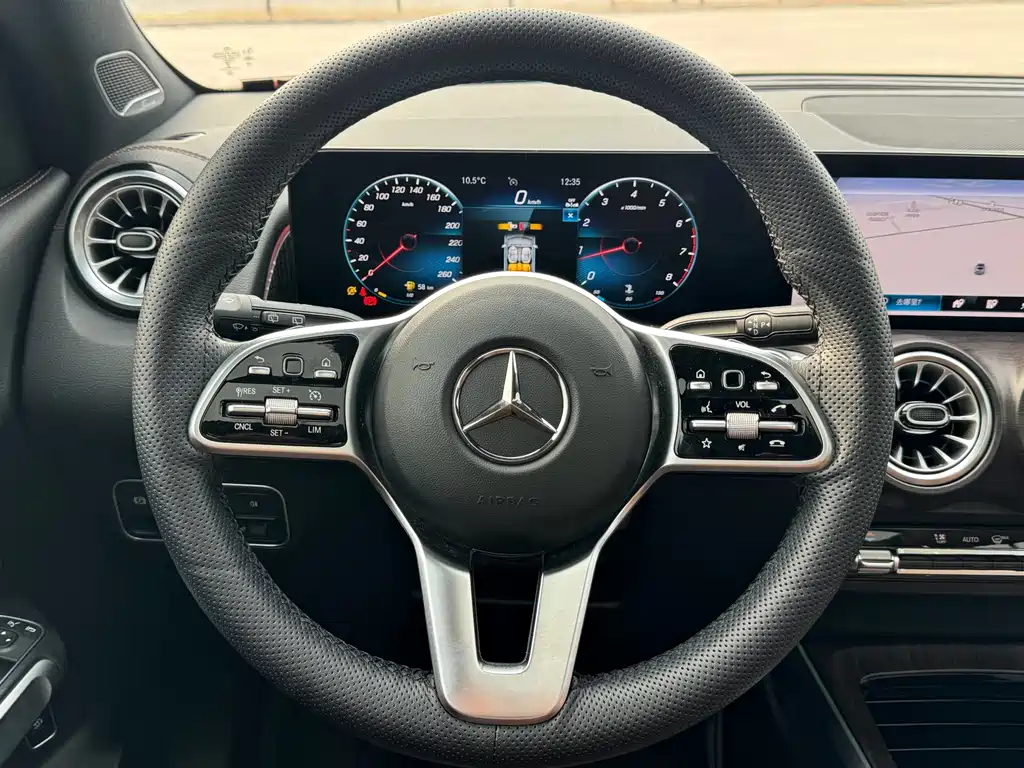 MERCEDES-BENZ GLB