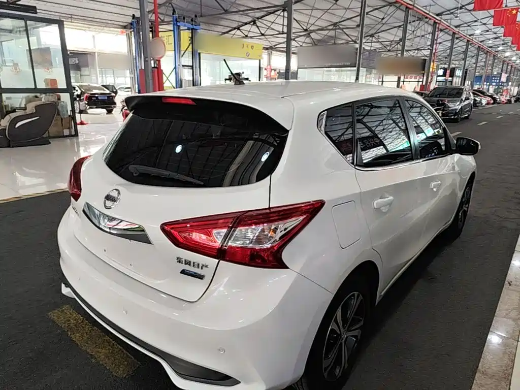 Nissan Tiida — миниатюра 7