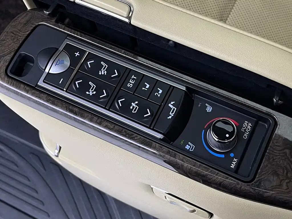 Toyota Vellfire — миниатюра 8