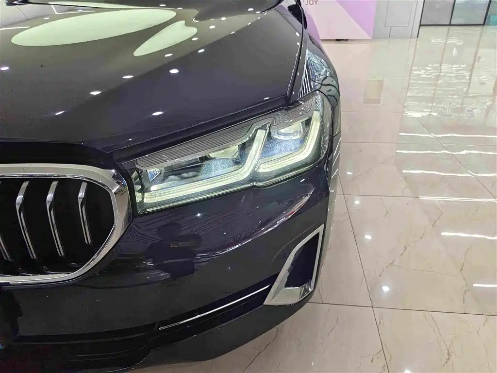 BMW 5 Series — миниатюра 11