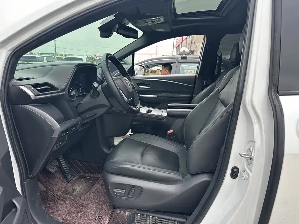 Toyota Sienna — миниатюра 7