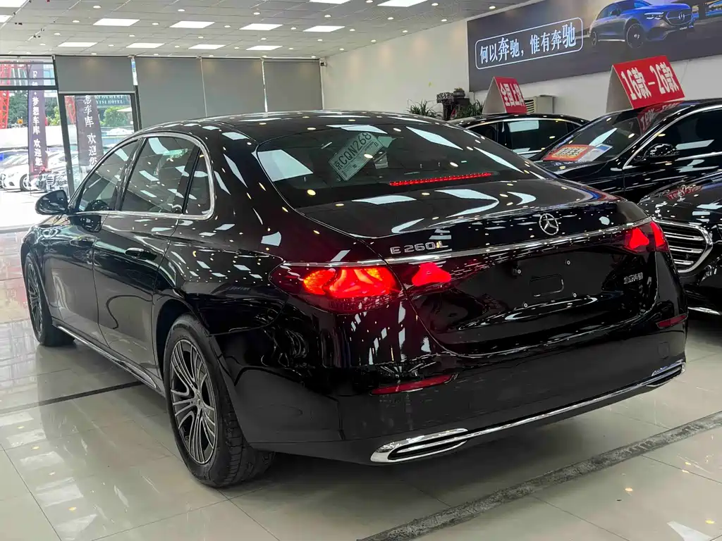 Mercedes-Benz E-Class — миниатюра 6