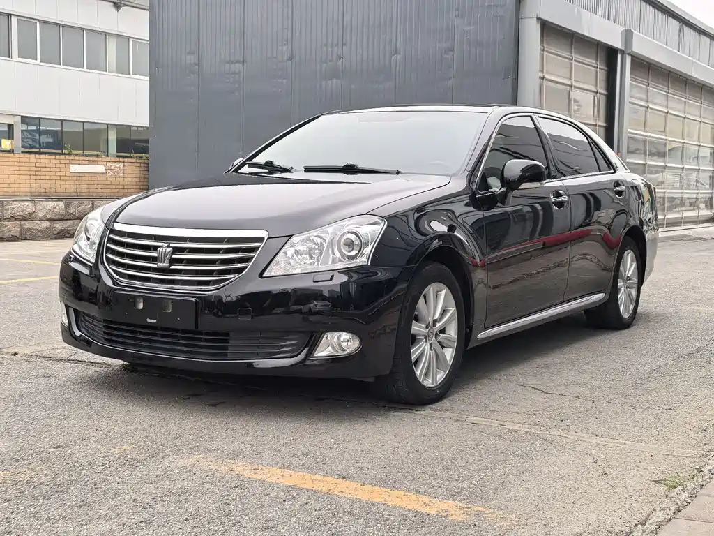 Купить Toyota Crown