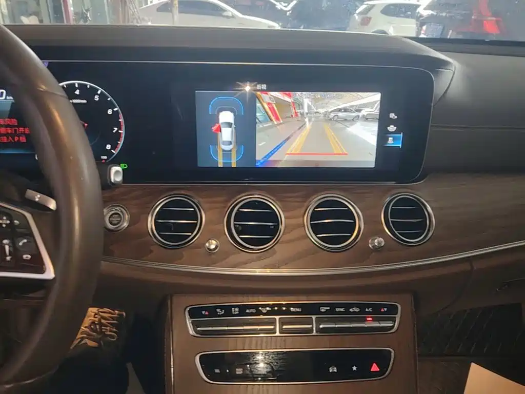 Mercedes-Benz E-Class — миниатюра 13