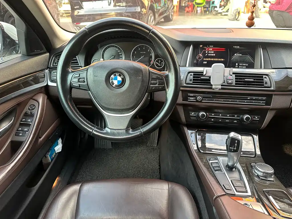 BMW 5 Series — миниатюра 6