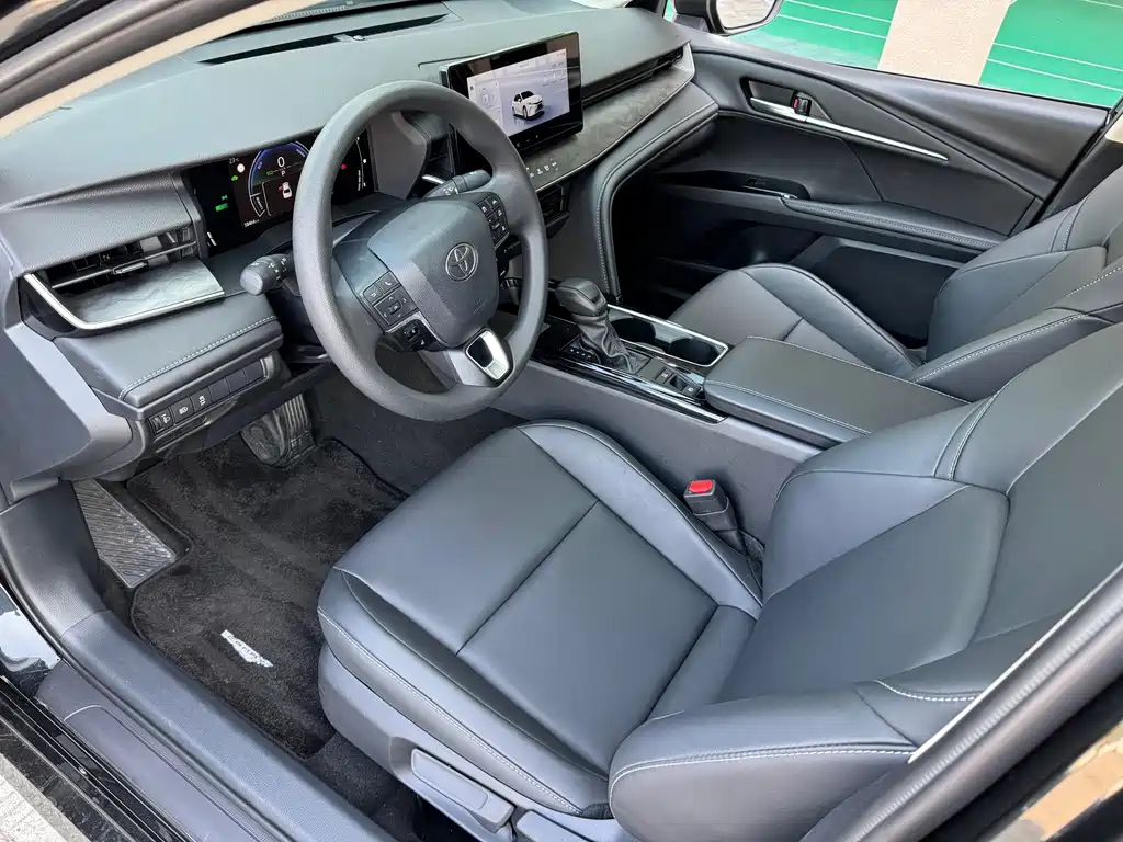 Toyota Camry — миниатюра 6