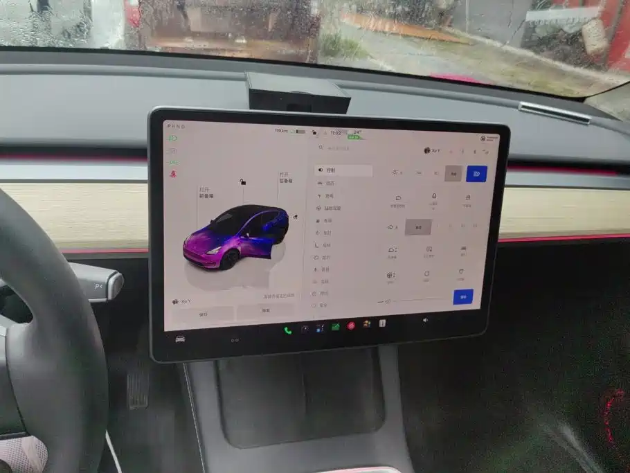 Tesla Model Y — миниатюра 13