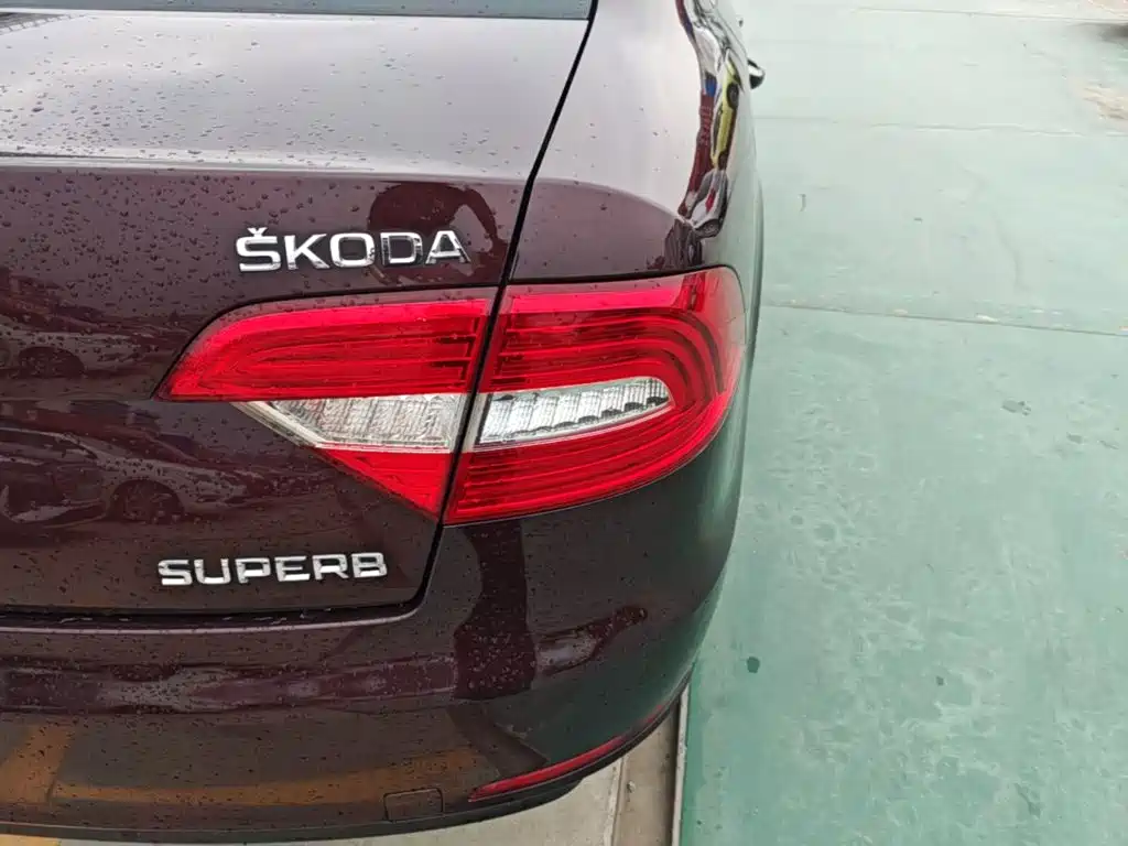 Skoda Superb — миниатюра 8