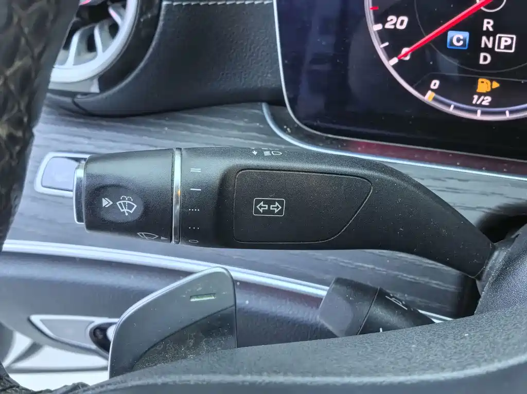 Mercedes-Benz E-Class — миниатюра 8