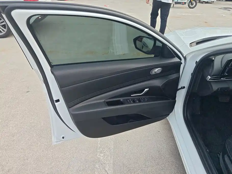 Hyundai Elantra — миниатюра 7