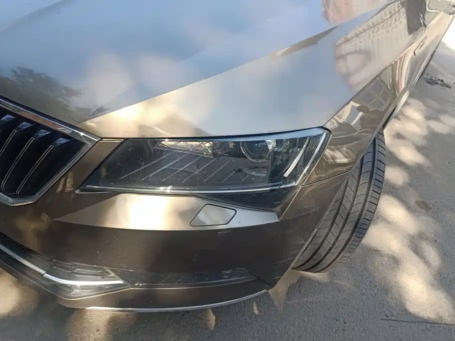 Skoda Superb — миниатюра 5