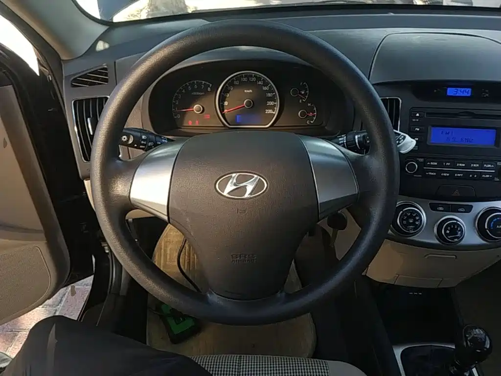 Hyundai Elantra — миниатюра 11