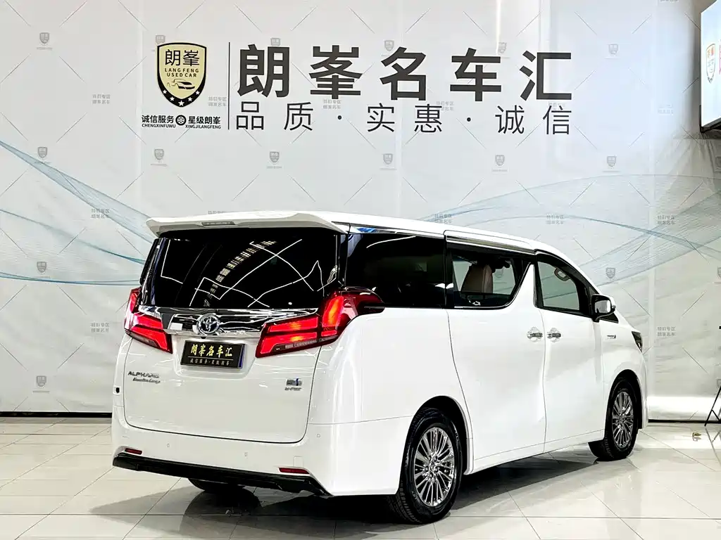 Toyota Alphard — миниатюра 6